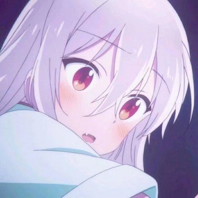 女车主将雨布挪至应急车道